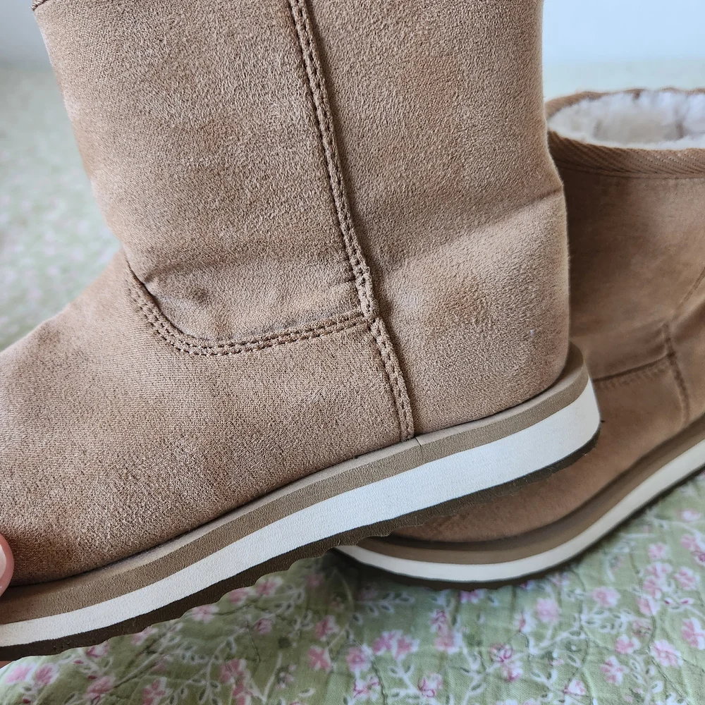 Unbranded Cozy Tan Kids Boots Size 10